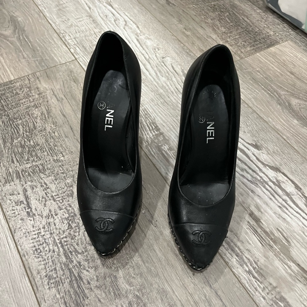 CHANEL Black Heels 37.5 chain detail on platform